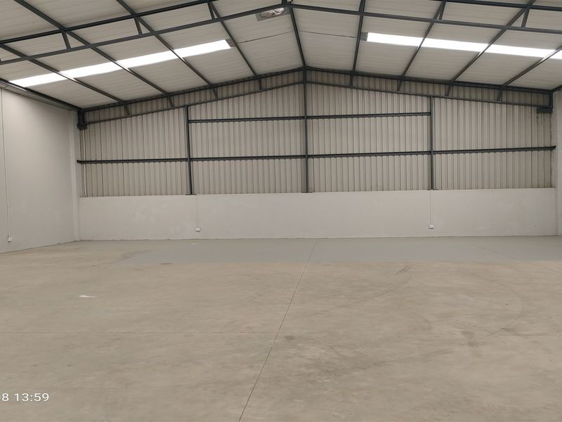 483m2  Warehouse  - TO LEASE - Photo 6