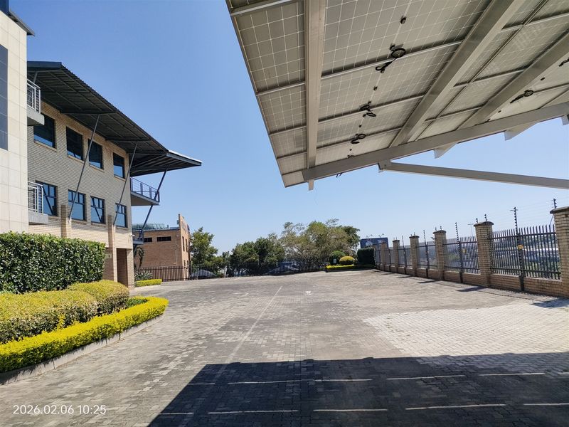 8m2  Warehouse  - TO LEASE OR FOR SALE - Photo 5