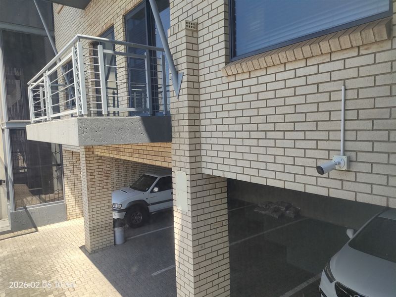 8m2  Warehouse  - TO LEASE OR FOR SALE - Photo 9