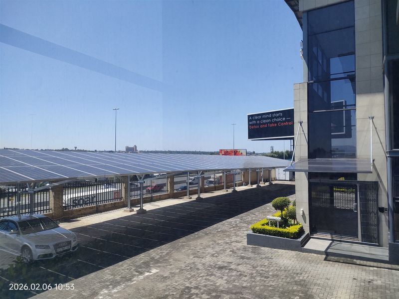 8m2  Warehouse  - TO LEASE OR FOR SALE - Photo 8