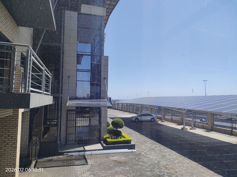 8m2  Warehouse  - TO LEASE OR FOR SALE - Photo 7
