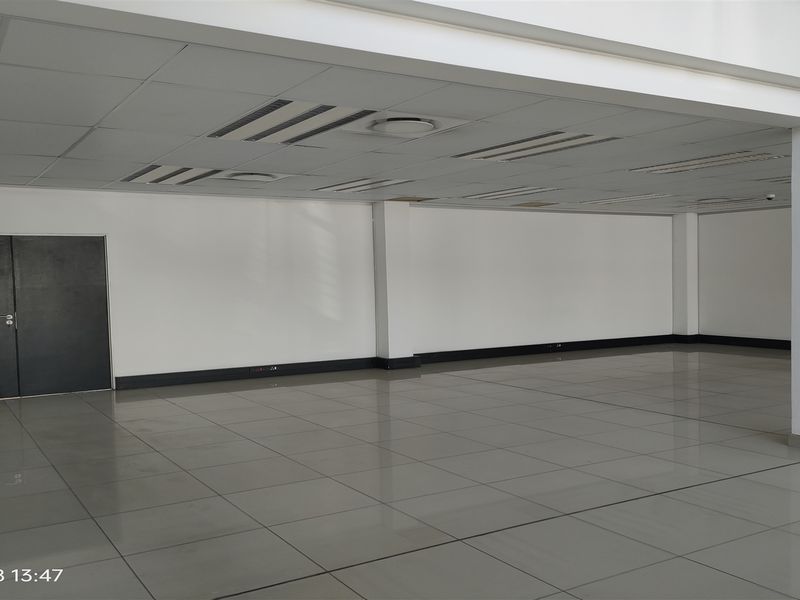 954m2  Warehouse  - FOR SALE at R9 540 000.00 plus vat or TO LEASE - Photo 6