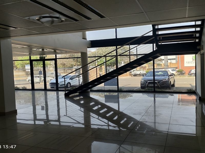 954m2  Warehouse  - FOR SALE at R9 540 000.00 plus vat or TO LEASE - Photo 4