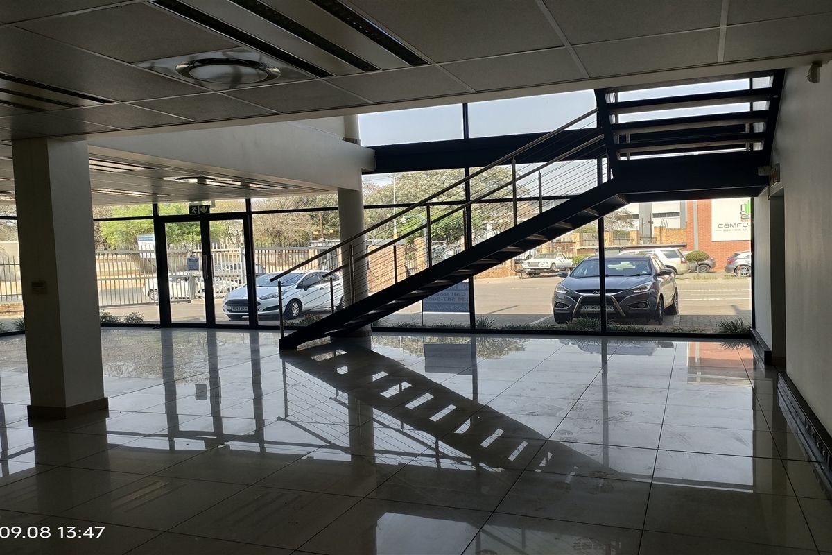 954m2  Warehouse  - FOR SALE at R9 540 000.00 plus vat or TO LEASE - Photo 4