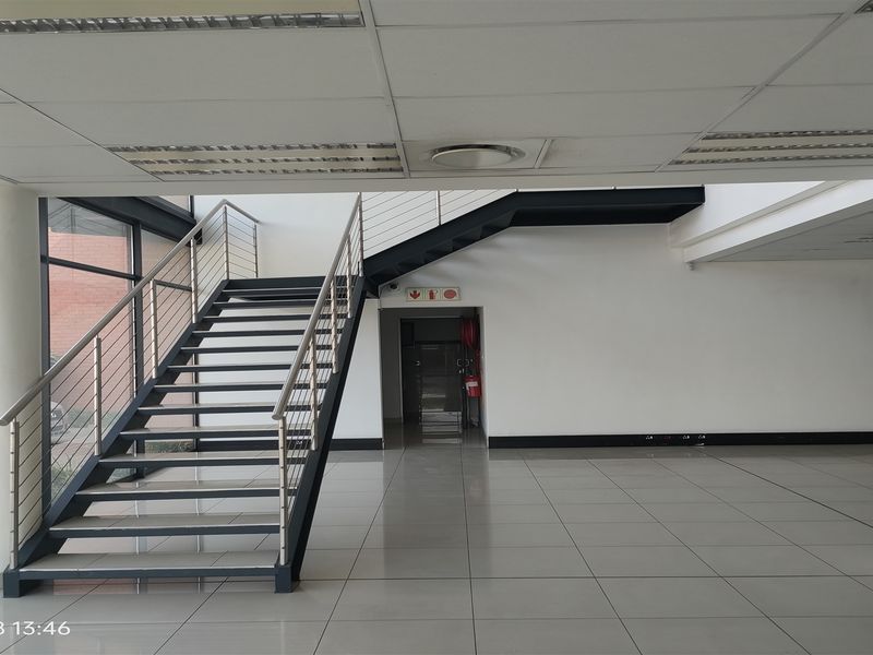 954m2  Warehouse  - TO LEASE .....also FOR SALE at R9 540 000.00 plus vat - Photo 6