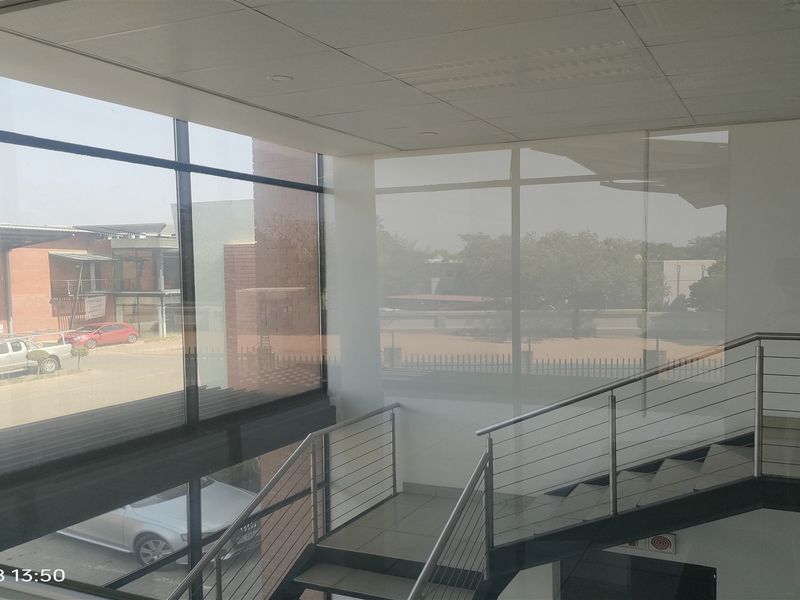 954m2  Warehouse  - TO LEASE .....also FOR SALE at R9 540 000.00 plus vat - Photo 10