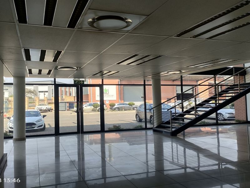 954m2  Warehouse  - TO LEASE .....also FOR SALE at R9 540 000.00 plus vat - Photo 4
