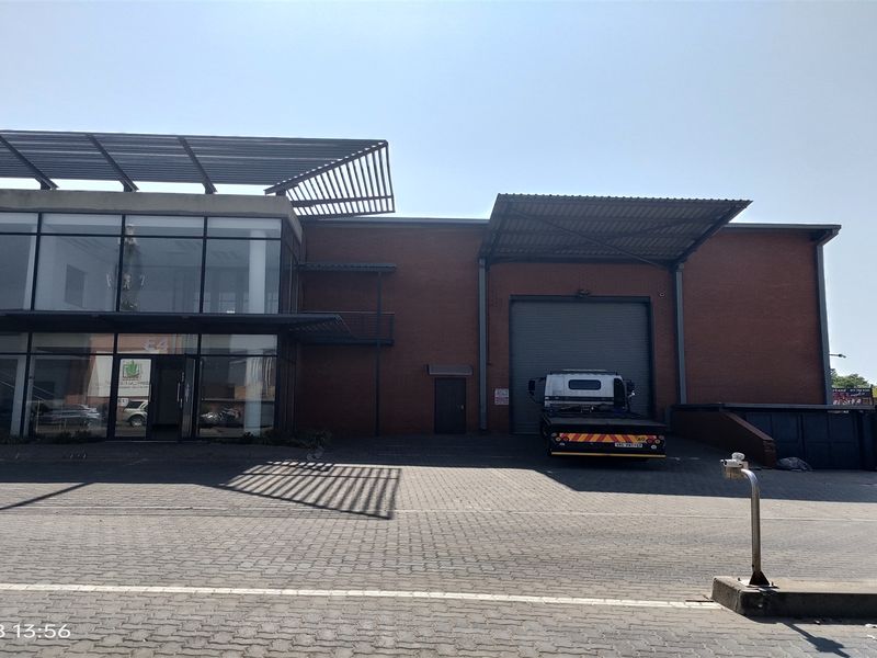 954m2  Warehouse  - TO LEASE .....also FOR SALE at R9 540 000.00 plus vat - Photo 2