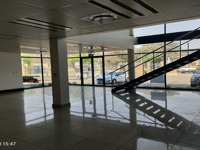 954m2  Warehouse  - TO LEASE .....also FOR SALE at R9 540 000.00 plus vat - Photo 5