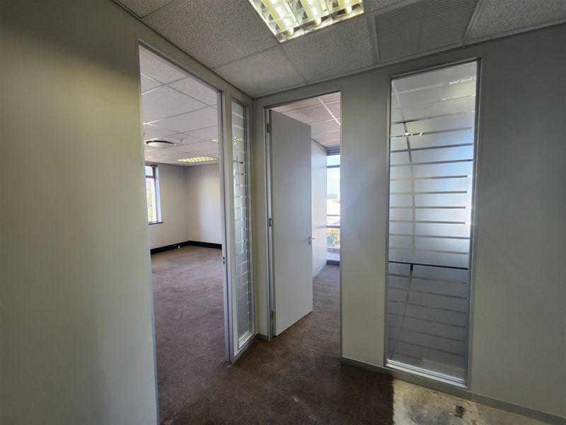 1277,6sqm Offices to let in Sandton - Photo 9