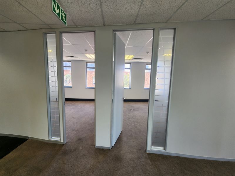 1277,6sqm Offices to let in Sandton - Photo 7