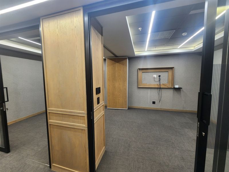 552sqm Office space to let in Sandton - Photo 9