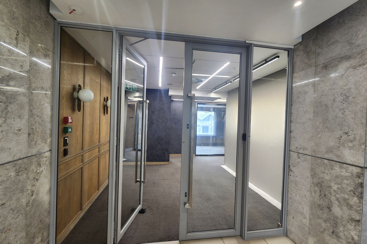 552sqm Office space to let in Sandton - Photo 3