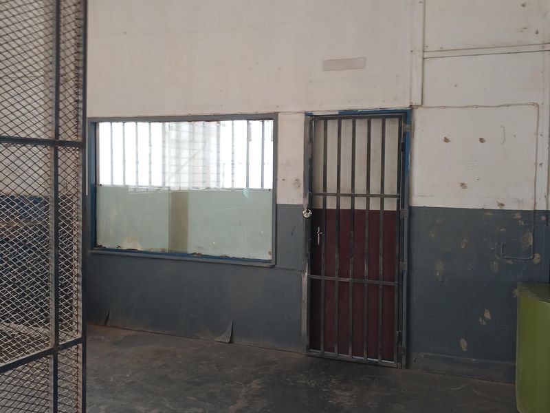 Industrial building for sale - Photo 9