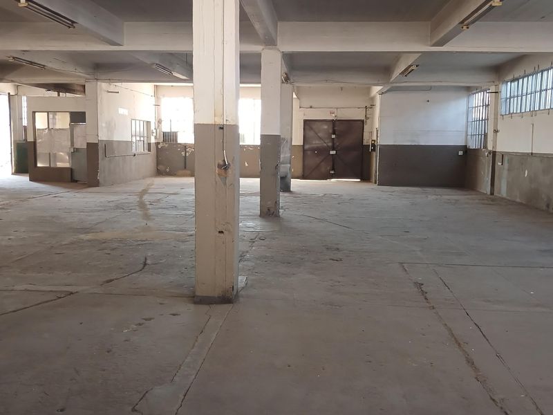 Industrial building for sale - Photo 5