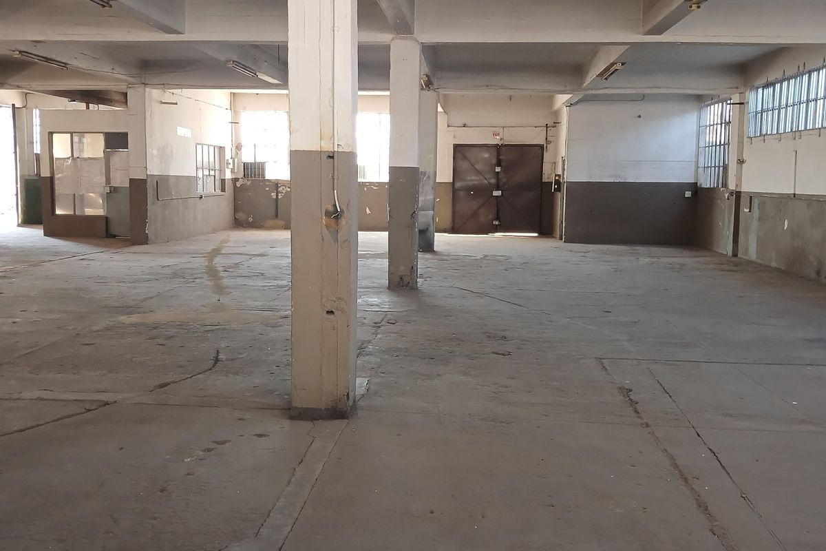 Industrial building for sale - Photo 5