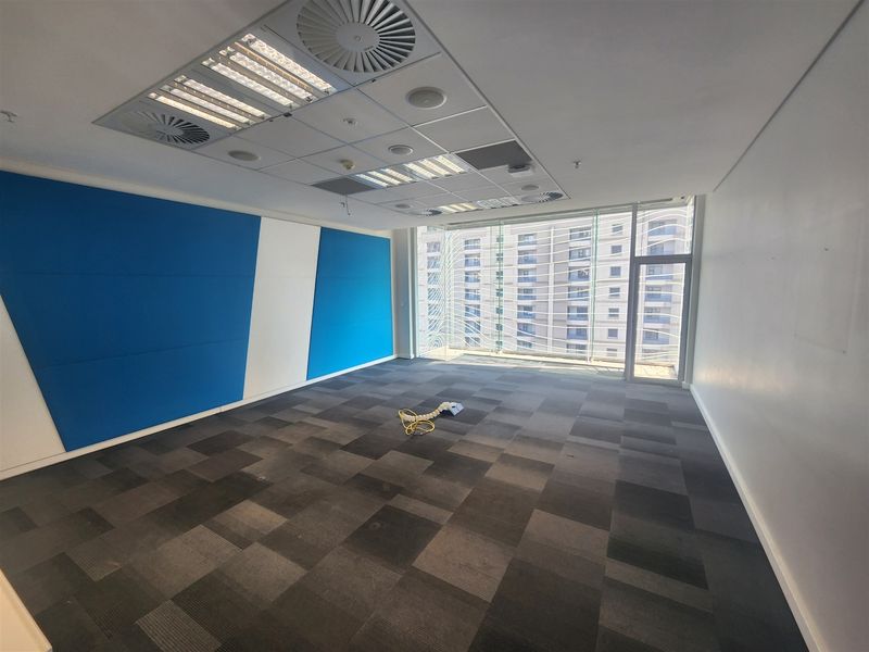 1093sqm Office space to let in Sandton - Photo 8