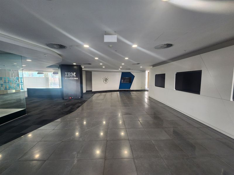 1093sqm Office space to let in Sandton - Photo 4