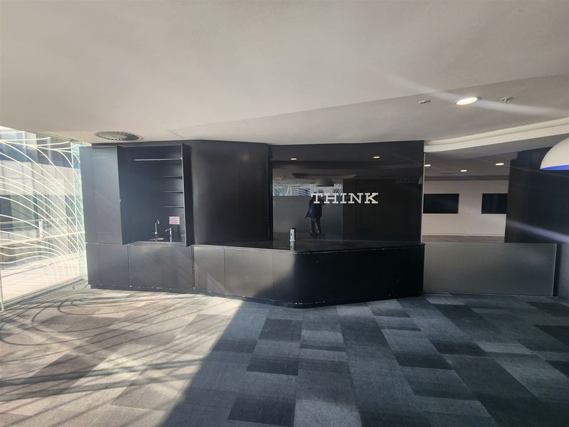 1093sqm Office space to let in Sandton - Photo 5