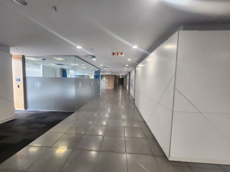 1093sqm Office space to let in Sandton - Photo 10