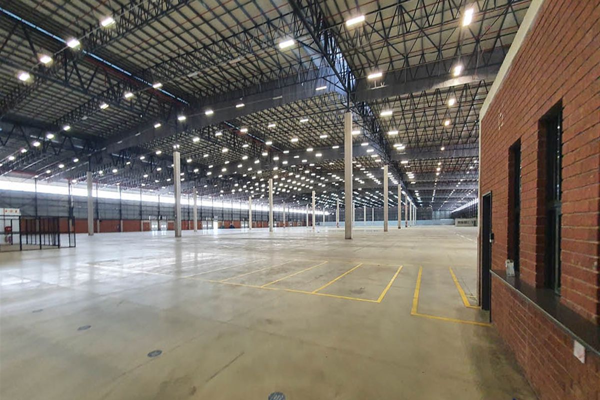 13,685m2 warehouse to let in Cato Ridge - Photo 3