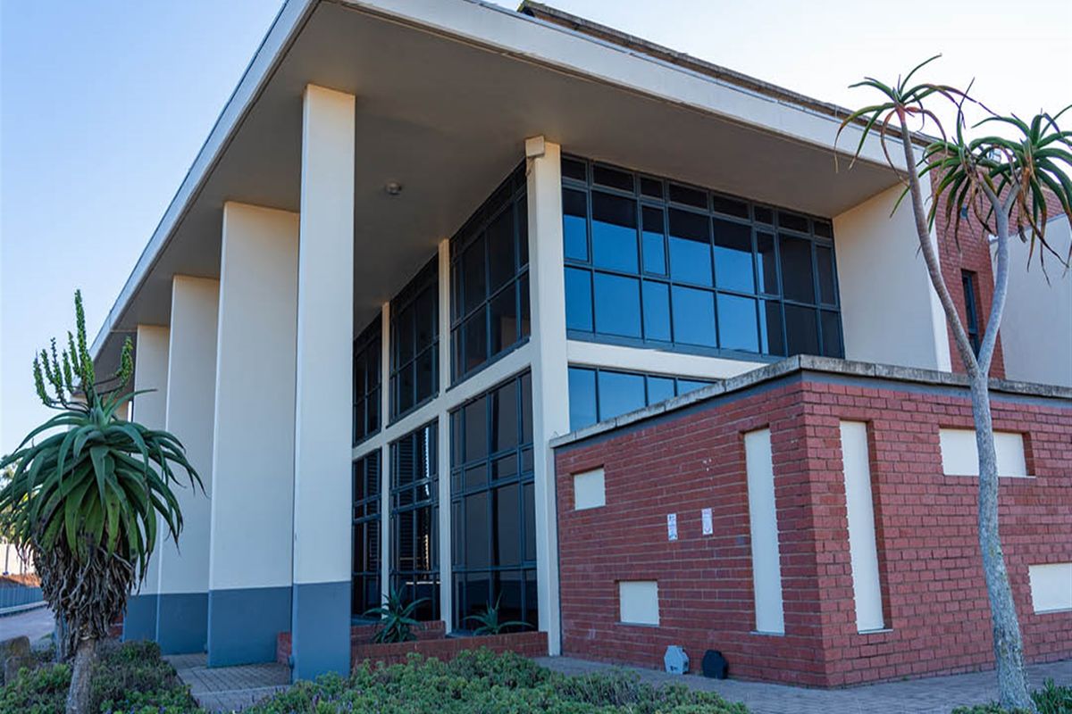 13,685m2 warehouse to let in Cato Ridge - Photo 2