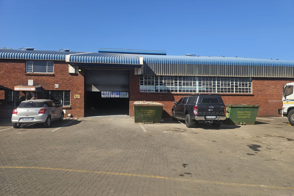 TO LET - NEWLY REFURBISHED WAREHOUSE HENNOPSPARK INDUSTRIAL CENTURION - Photo 2