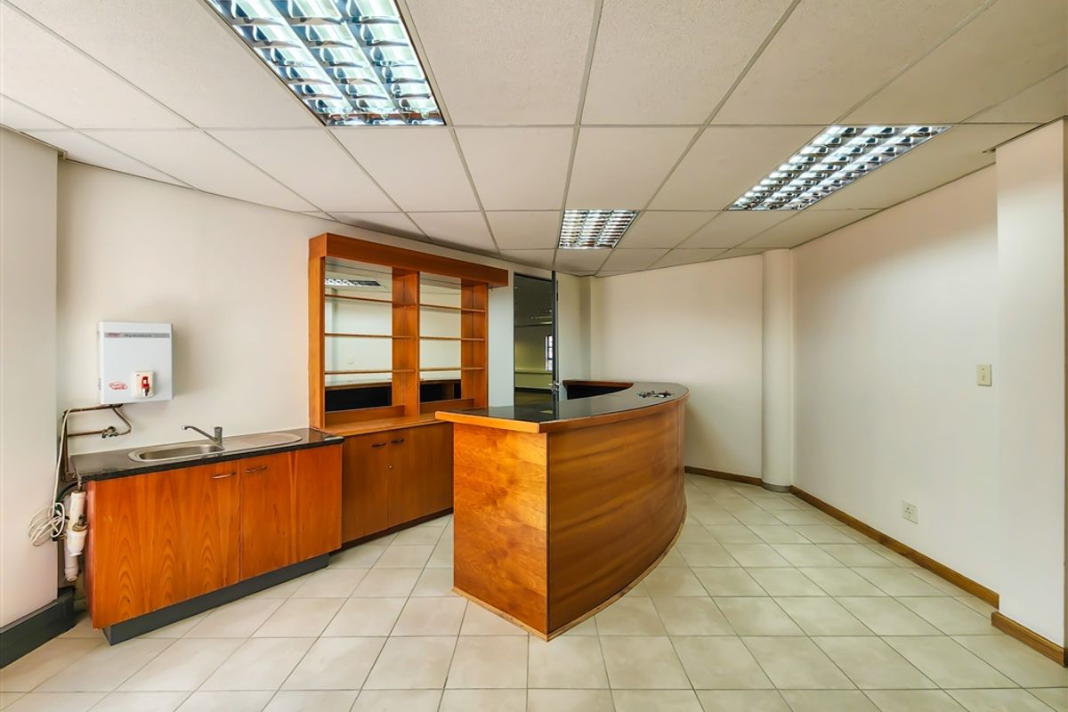 425m2 Modern Office to Let in Fourways - Photo 4
