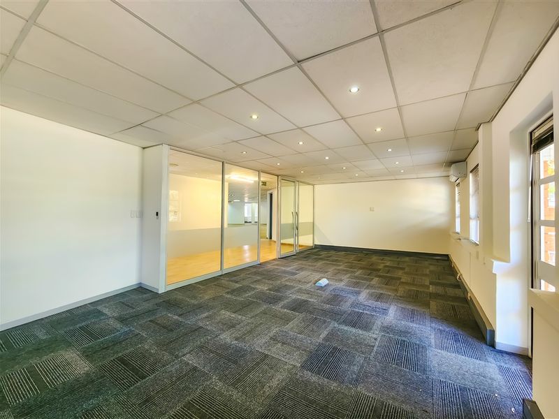 425m2 Modern Office to Let in Fourways - Photo 7