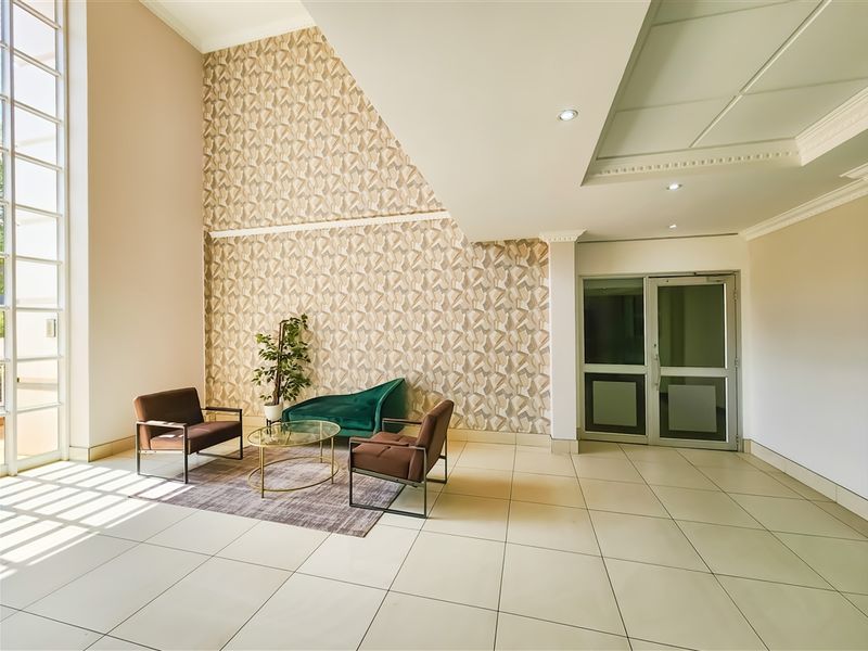 425m2 Modern Office to Let in Fourways - Photo 2