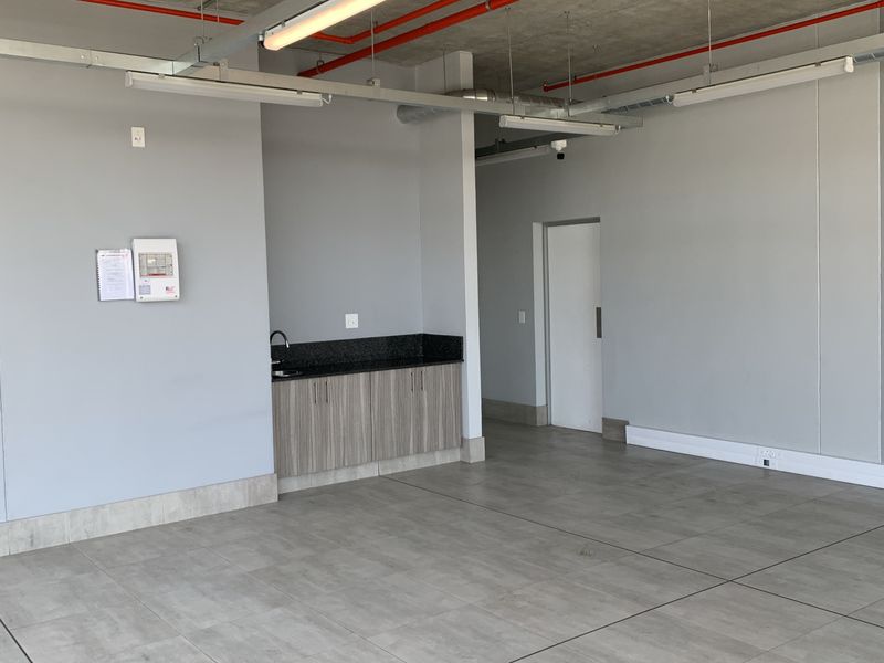 Warehouse to let in Airport Park - Photo 9