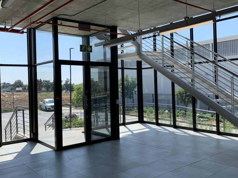 Warehouse to let in Airport Park - Photo 3
