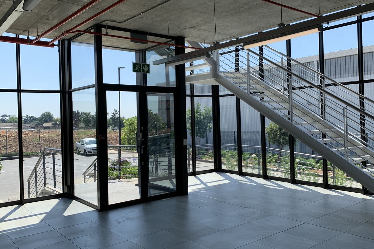 Warehouse to let in Airport Park - Photo 3