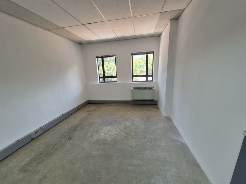 321.34m2 Office to let in Hyde Park - Johannesburg - Photo 8