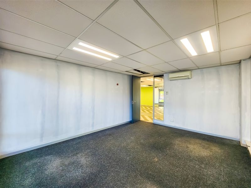 345m2 Prime Office Space to Let in Fourways - Photo 9