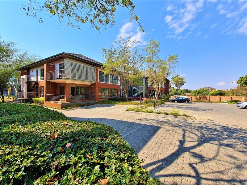 345m2 Prime Office Space to Let in Fourways - Photo 2