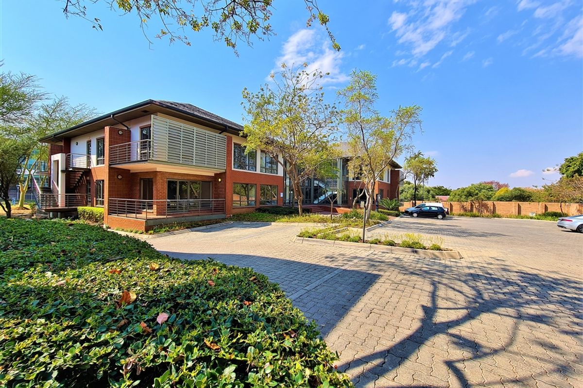 345m2 Prime Office Space to Let in Fourways - Photo 2