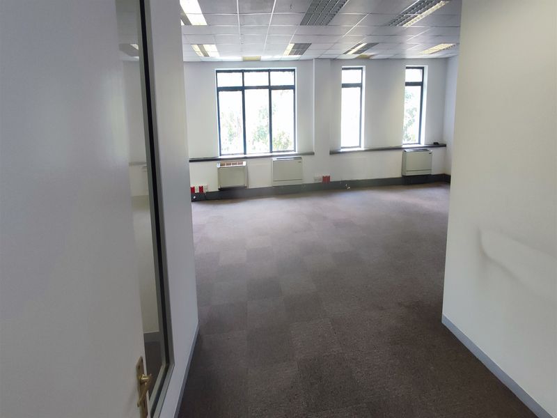 209.43sqm Offices to let in Rosebank - Photo 7