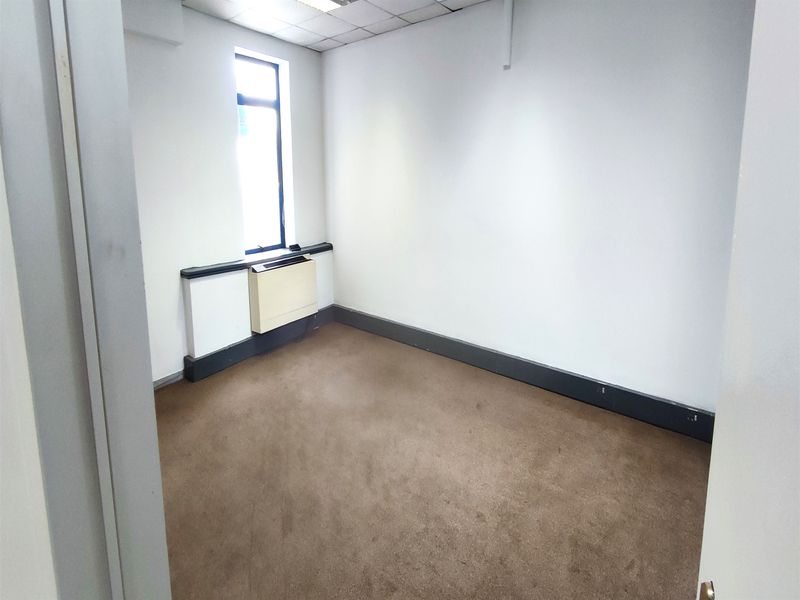 209.43sqm Offices to let in Rosebank - Photo 10