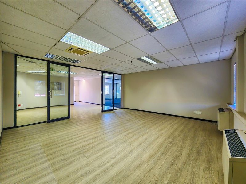 270m2 Modern Office to Let in Fourways - Photo 7