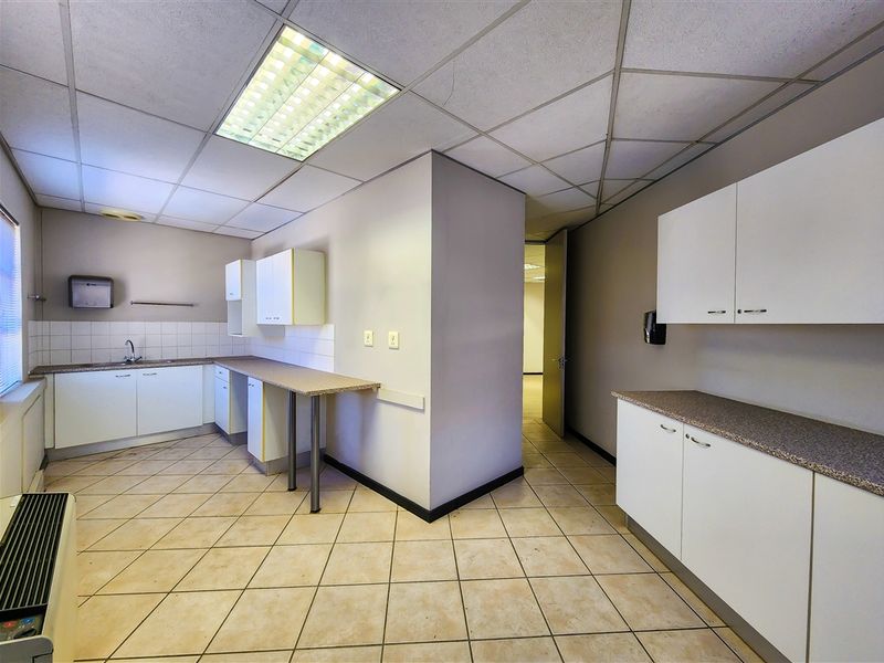 270m2 Modern Office to Let in Fourways - Photo 9