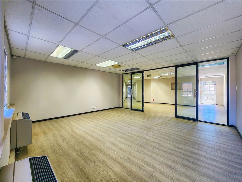 270m2 Modern Office to Let in Fourways - Photo 8