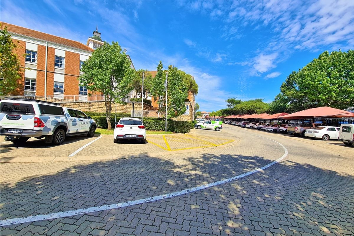 270m2 Modern Office to Let in Fourways - Photo 3
