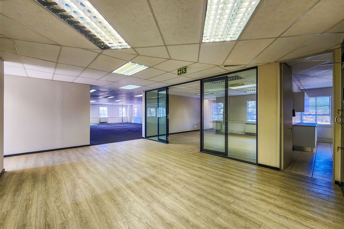 270m2 Modern Office to Let in Fourways - Photo 5