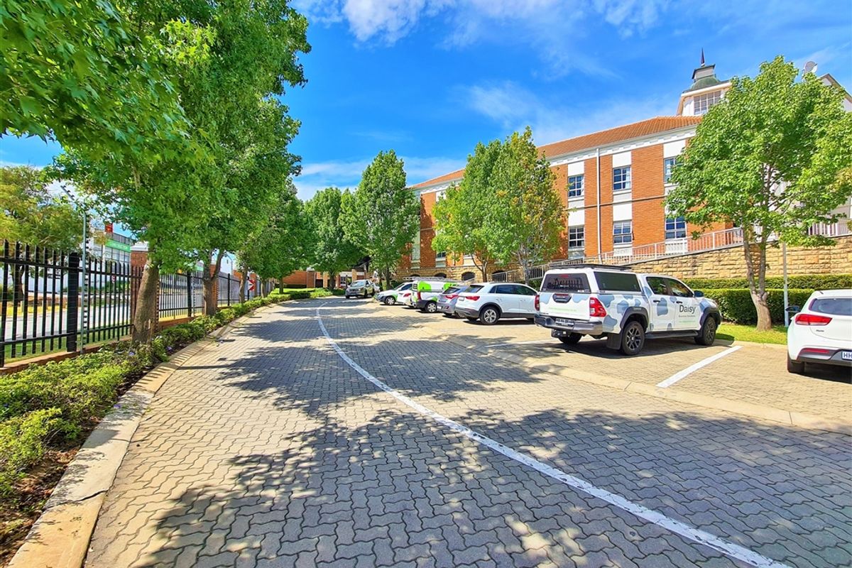 270m2 Modern Office to Let in Fourways - Photo 4