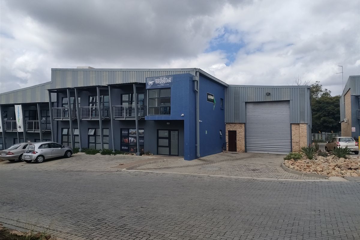 947m2  Warehouse  - TO LEASE or FOR SALE at R9 540 000.00 plus vat - Photo 2