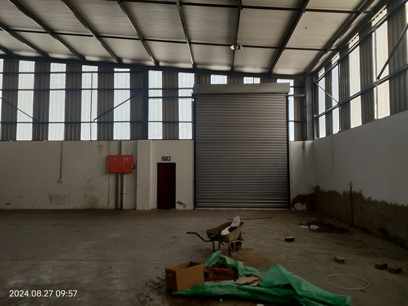 947m2  Warehouse  - TO LEASE or FOR SALE at R9 540 000.00 plus vat - Photo 10