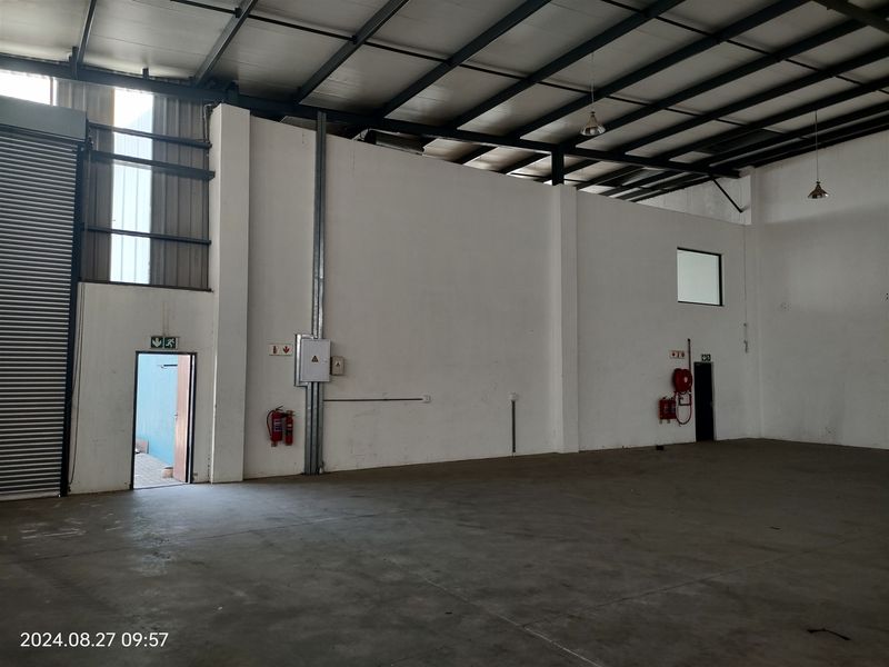 947m2  Warehouse  - TO LEASE or FOR SALE at R9 540 000.00 plus vat - Photo 8