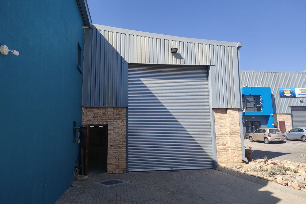 947m2  Warehouse  - TO LEASE or FOR SALE at R9 540 000.00 plus vat - Photo 3