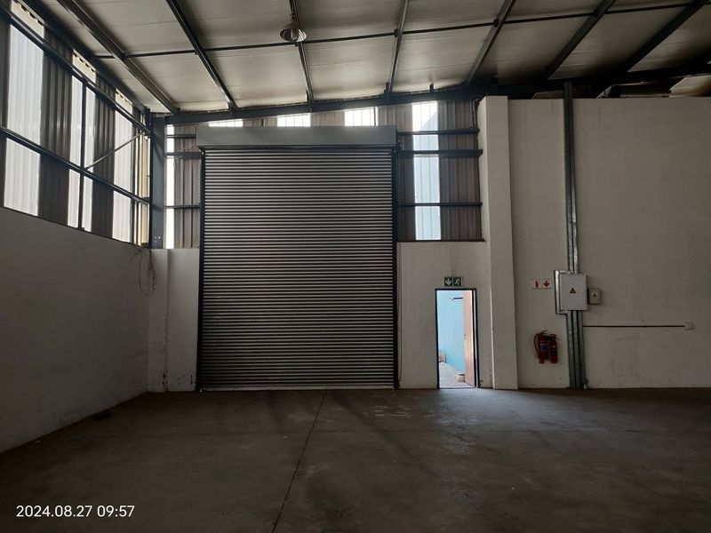 947m2  Warehouse  - TO LEASE or FOR SALE at R9 540 000.00 plus vat - Photo 4